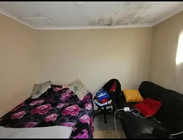 3 BEDROOM FREEHOLD FOR SALE IN EKUPHUMLENI
